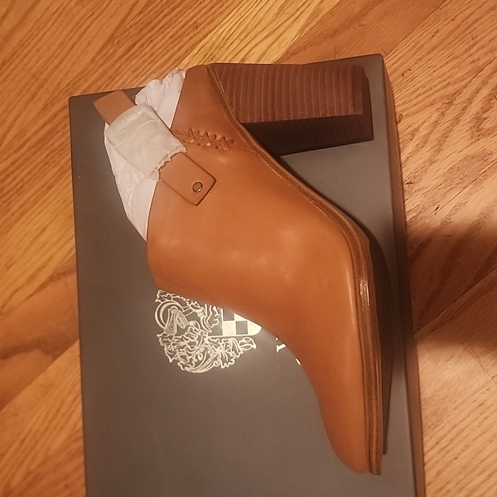 NIB Vince Camuto "Finola" Buckle Strap Mules Tan 9M - Picture 9 of 13